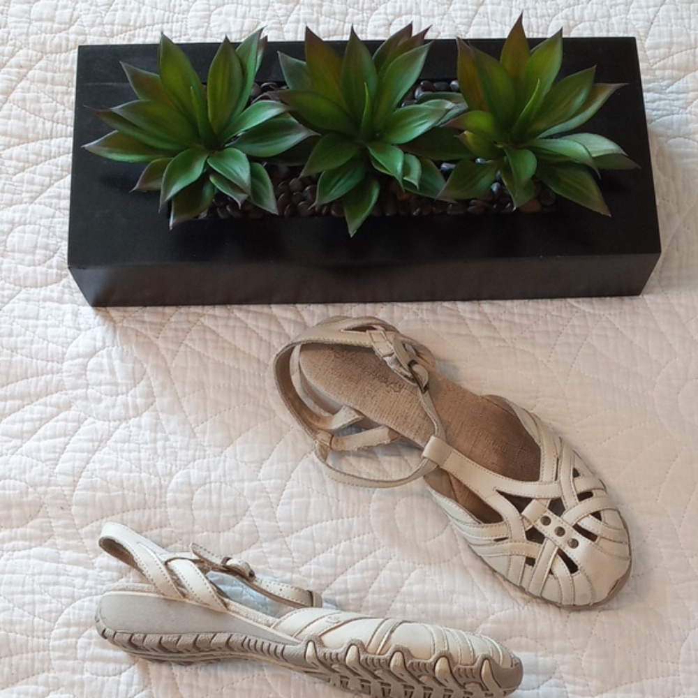 Sketchers ArtDeco sandal sz8